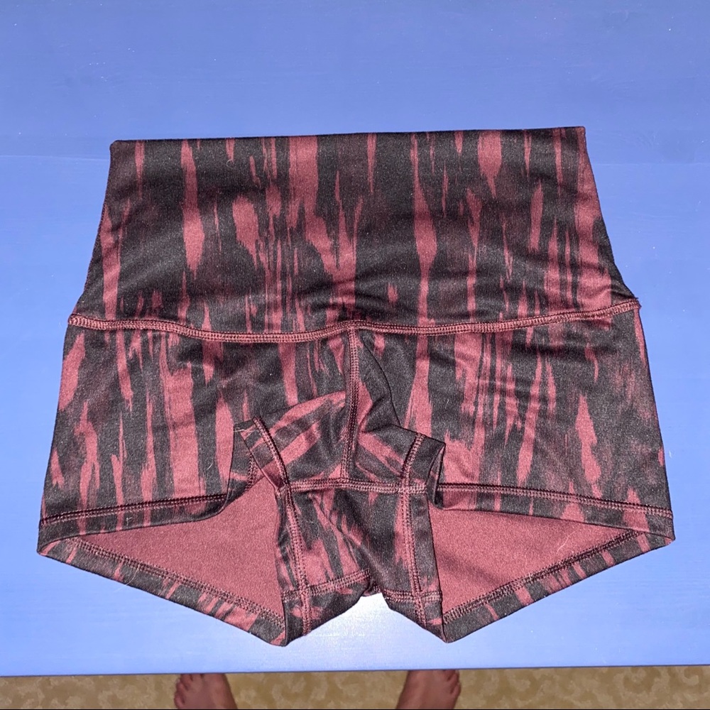 Lululemon Boogie Short (roll down)